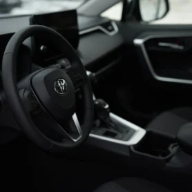 Toyota RAV4 wynajem samochodów