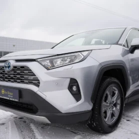 Toyota RAV4 wynajem samochodów